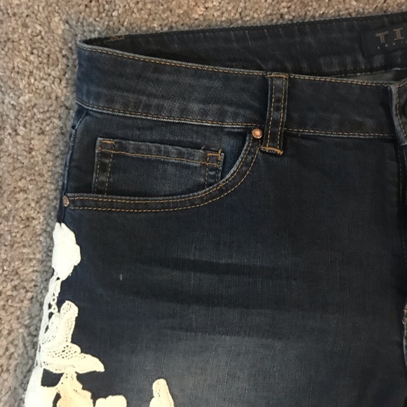 Tinseltown | Denim Shorts - Picture 2 of 7